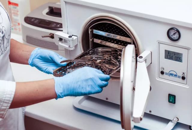 Alətlərin sterilizasiyası: təsirləri və innovasiyalar